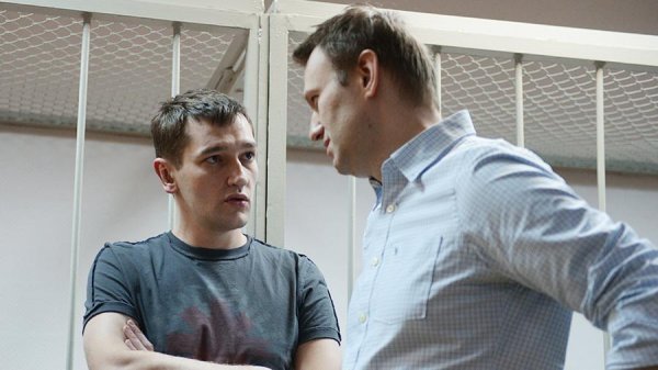 Западные медиа откровенно подыгрывают Навальному - «Авто новости»