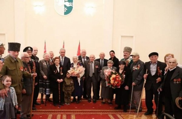 Защитники Абхазии следовали примеру ветеранов — Хаджимба - «Новости Дня»