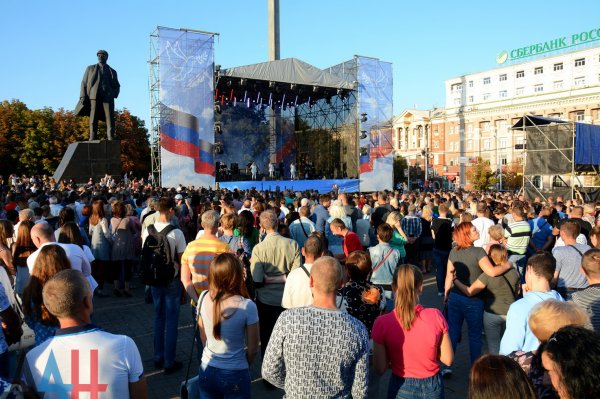 Звезды из РФ Стас Костюшкин и Алексей Воробьев выступят в Донецке на День Республики