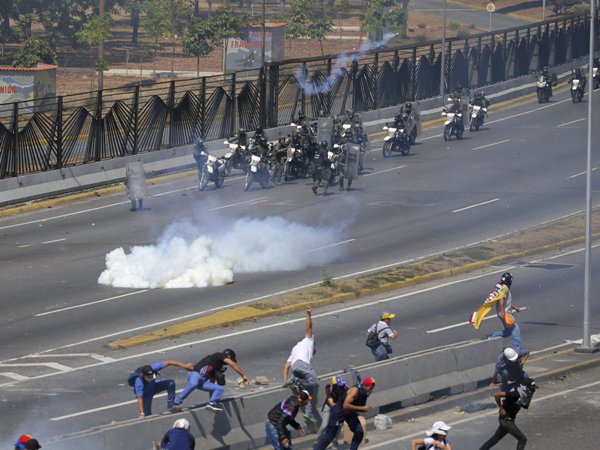 МИД России проинформировал о столкновениях в столице Венесуэлы - «Новости Дня»
