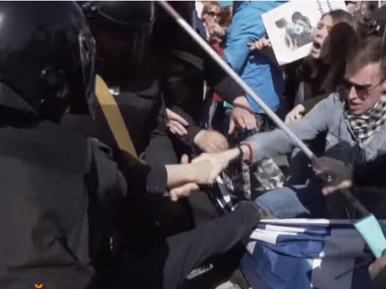 Петербургский омбудсмен назвал разгон первомайского шествия грубым нарушением прав человека