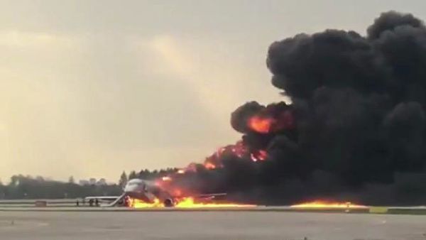 По факту аварийной посадки Superjet-100 возбуждено уголовное дело - «Новости Дня»