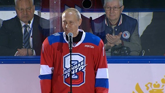 Президент Владимир Путин упал, приветствуя зрителей матча Ночной Хоккейной Лиги - «Экономика»