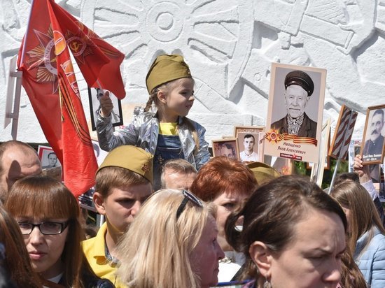 С портретами ветеранов по Краснодару прошли 110 участников «Бессмертного полка»