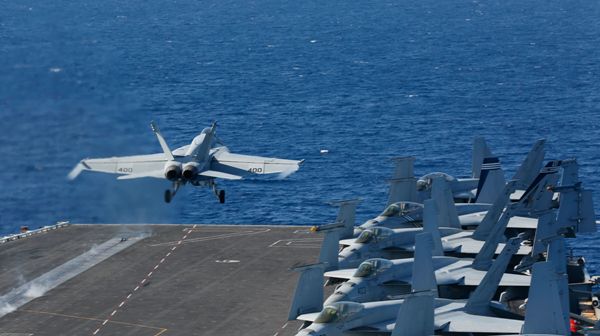 США направили авианосец в залив из-за «вероятной угрозы» со стороны Ирана - «Новости Дня»