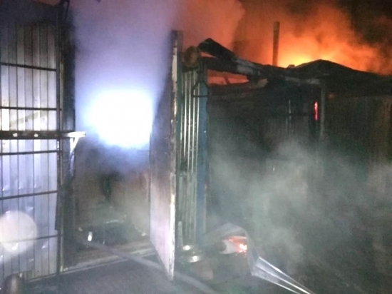 Строительные вагончики сгорели в Калуге