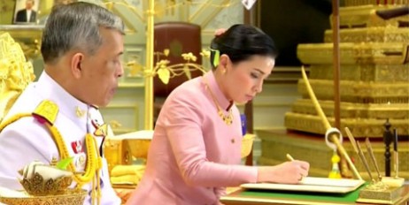 Тайский король женился на стюардессе - «Спорт»