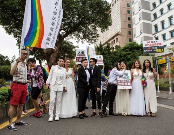 Тайвань создал прецедент в Азии: зарегистрированы однополые браки - «Новости Дня»