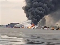 В аэропорту "Шереметьево" сел и загорелся самолет - «Спорт»