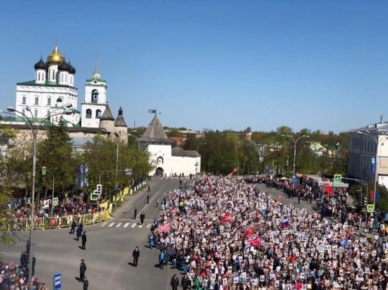 В «Бессмертном полку» в Псковской области поучаствовало 40 тысяч человек