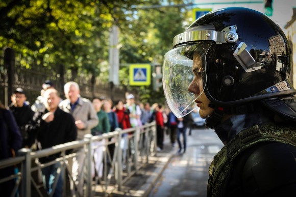 В Екатеринбурге за участие в акции протеста в сквере у Драмтеатра арестован уже 21 челов - «Экономика»
