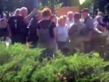 В Харькове националисты устроили потасовку возле памятника Жукову - «Военное обозрение»