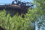 В Приморье пресечены опасные игры подростков на крыше мазутохранилища - «Новости Уссурийска»