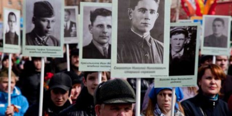 В Севастополе два "Бессмертных полка" не поделили портреты участников войны - «Общество»