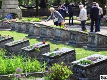 Во Львове 9 мая потомки УПА напали на главу оппозиции, осквернили орден ВОВ и провоцировали ветеранов на Холме Славы - «Военное обозрение»