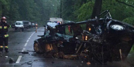 Во Львовской области авто влетело в дерево, погибли два человека - «Автоновости»