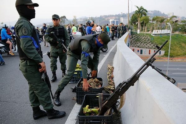 В столкновениях в Венесуэле пострадали восемь военнослужащих - «Новости Дня»