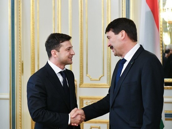 Зеленский призвал власти Венгрии поддержать курс Киева в ЕС