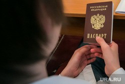 Жители Донецка выстроились в очередь за российскими паспортами - «Общество»