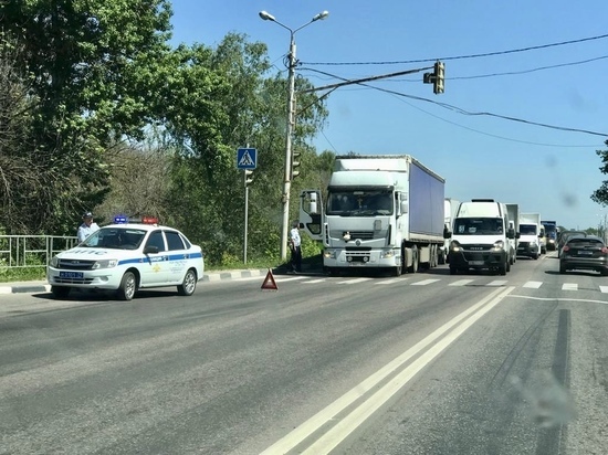 ДТП с тремя грузовиками парализовало Рязанку в Туле