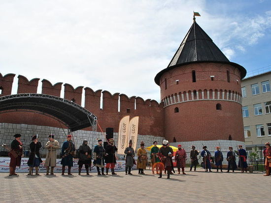 Интерес к средневековью объединил туляков на Казанской набережной