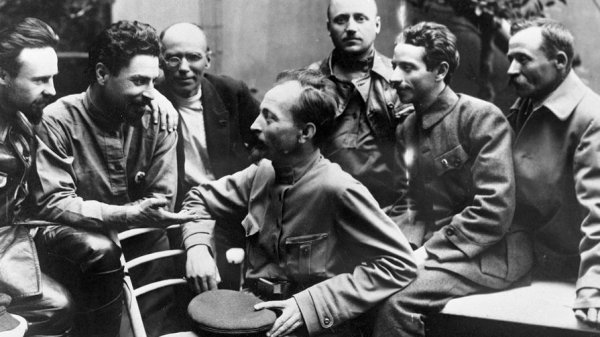 100 лет назад Ленин призвал брать в заложники членов семей военспецов - «Новости дня»