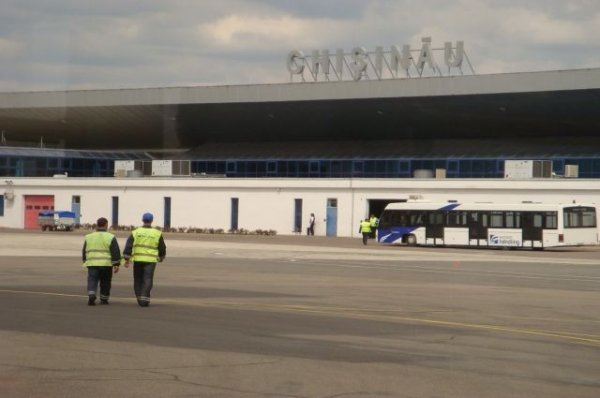 Аэропорт Кишинева эвакуировали после анонимных угроз о взрыве - «Политика»