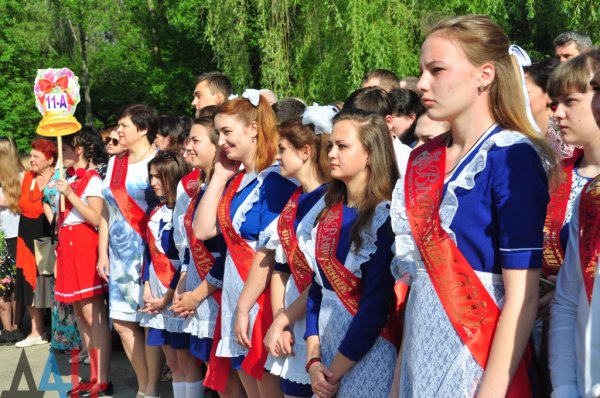 Более полутысячи выпускников школ ДНР получат золотые медали в 2019 году – Минобрнауки