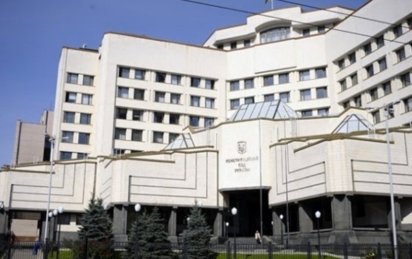 Больше 50 депутатов просят КСУ признать неконституционным закон о языке