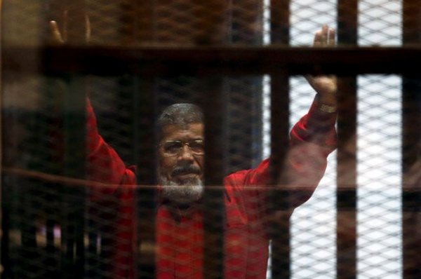 Экс-президент Египта Мухаммед Мурси умер в зале суда - «Политика»