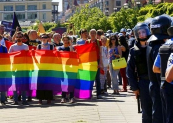 Гей-парад в Киеве: без стычек не обошлось - «Военное обозрение»