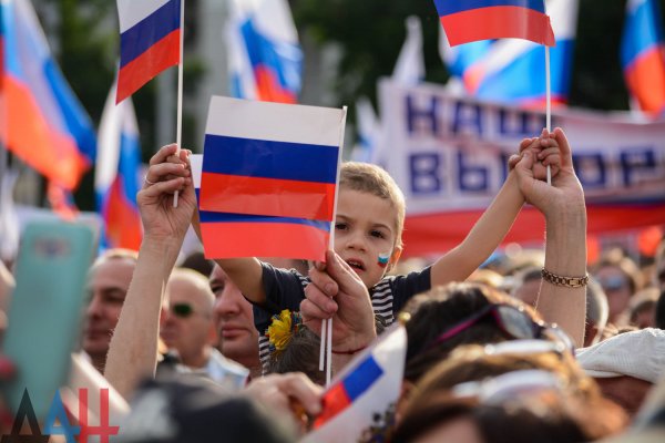 Глава ДНР на митинге в Донецке подчеркнул неразрывность истории Донбасса и России