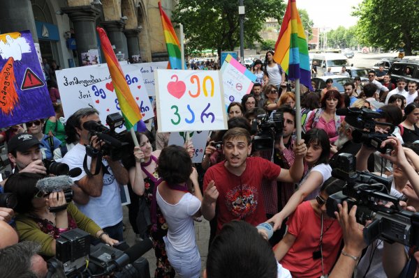 Из за протестов на проспекте Руставели в Грузии отложили гей парад - «Общество»