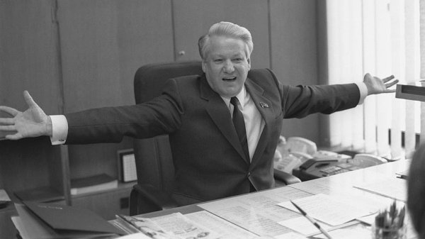 Как Ельцин подарил россиянам квартиры - «Технологии»