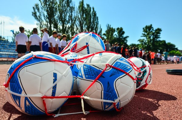 Команда из Еленовки победой над дончанами дала старт турниру «Лига дворового футбола» в ДНР