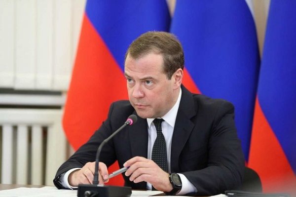 Медведев прибыл в Швейцарию, где спустится в Большой адронный коллайдер - «Политика»