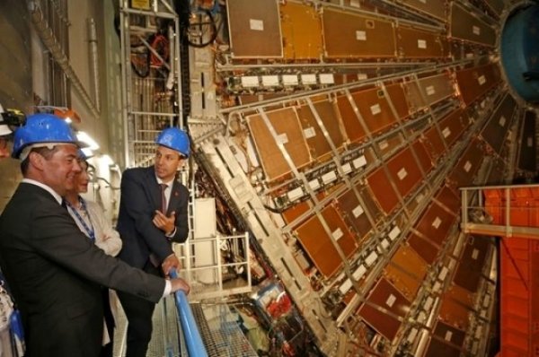 Медведев: Россия внесет вклад в модернизацию Большого адронного коллайдера - «Происшествия»
