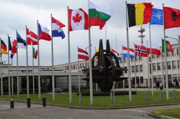 Министры обороны НАТО согласовали меры реагирования в случае распада ДРСМД - «Политика»