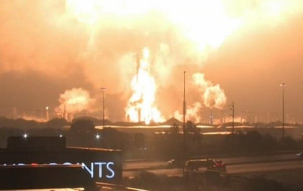 На нефтеперерабатывающем заводе в США произошел взрыв и пожар - (видео)
