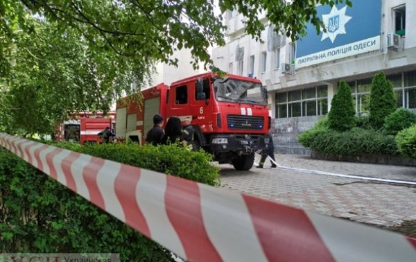 Офис патрульной полиции Одессы окутал дым