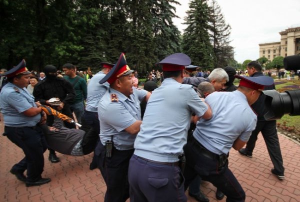 Около ста человек задержали казахстанские полицейские в день выборов - «Новости Дня»