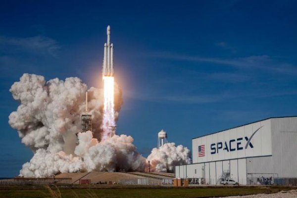 Ракета-носитель Falcon 9 стартовала с космодрома Ванденберг в Калифорнии - «Политика»