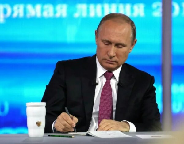Сотрудники call-центра зафиксировали самый долгий звонок с вопросом Владимиру Путину - «Авто новости»