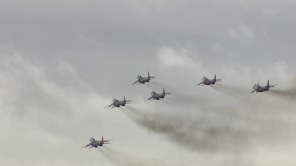 «Стрижи» впервые исполнили новые фигуры пилотажа на МиГ-29 - «Новости Дня»