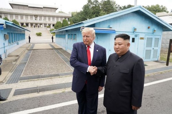 Трамп и Ким Чен Ын встретились на границе между двух Корей - «Происшествия»