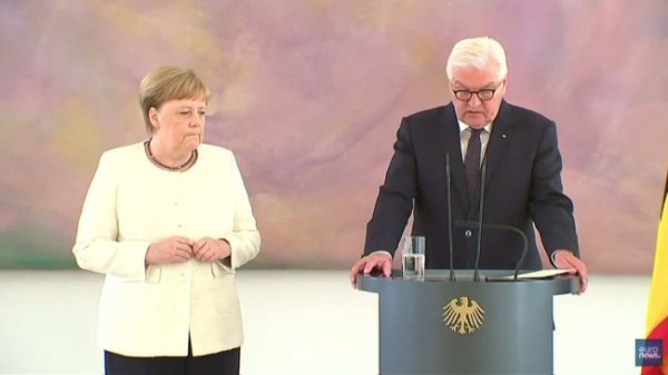 Уже не жара: у Ангелы Меркель случился повторный приступ дрожи на публике - «Новости Дня»