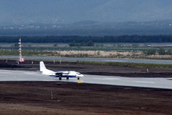 В аэропорту Якутска Ан-24 выкатился за пределы взлетно-посадочной полосы - «Происшествия»