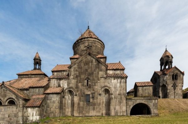 В Армении загорелся монастырь Ахпат - «Политика»