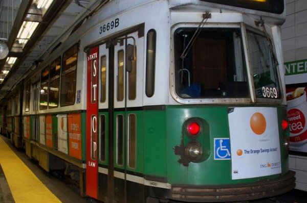 В Бостоне сошел с рельсов поезд метро - «Политика»