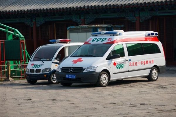 В Китае внедорожник въехал в толпу пешеходов - «Происшествия»